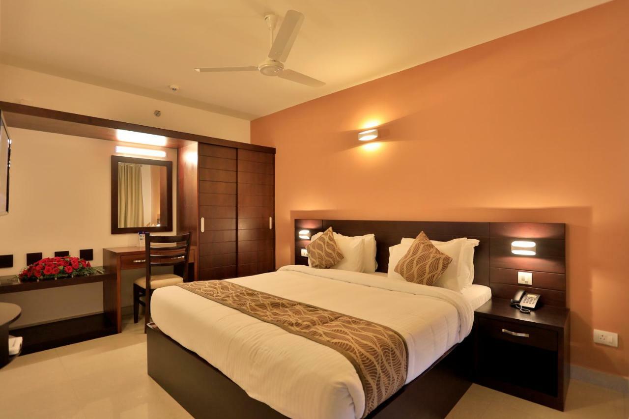 Hotel Sterling Thekkady Extérieur photo
