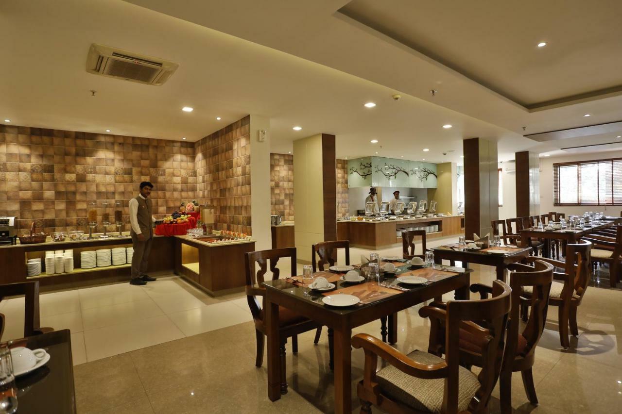 Hotel Sterling Thekkady Extérieur photo
