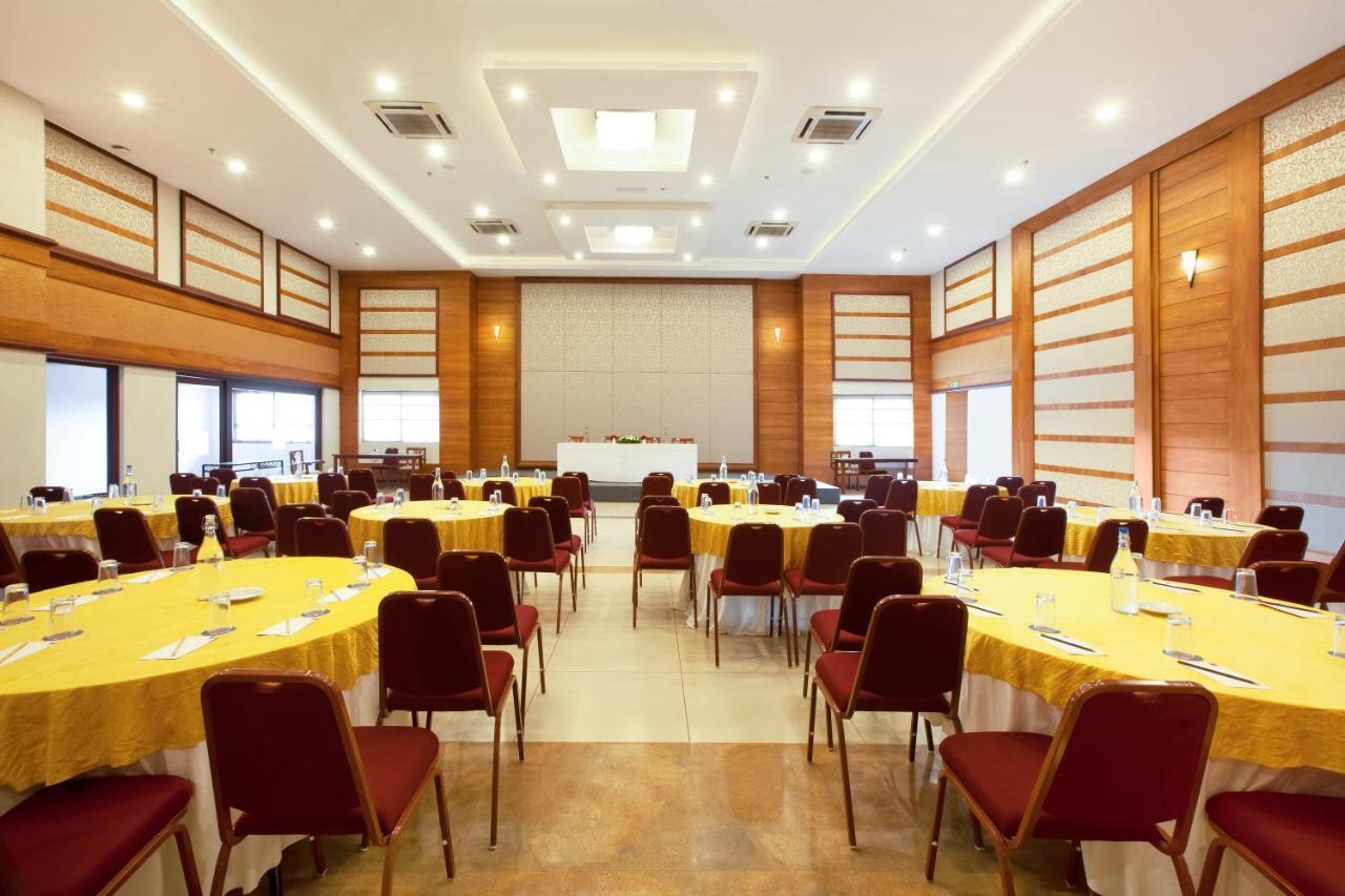 Hotel Sterling Thekkady Extérieur photo